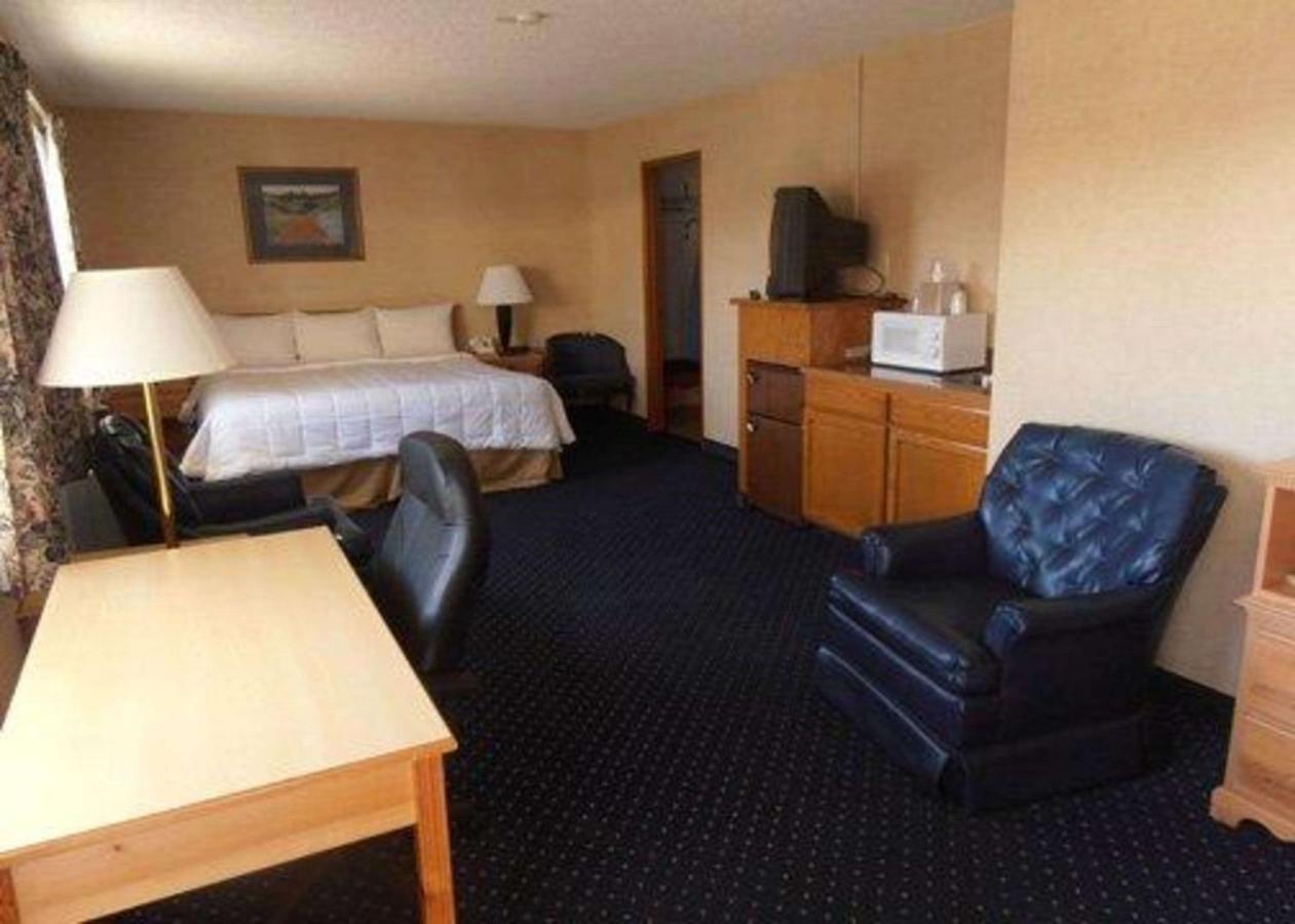 Econo Lodge Inn & Suites Central Medford Exterior photo