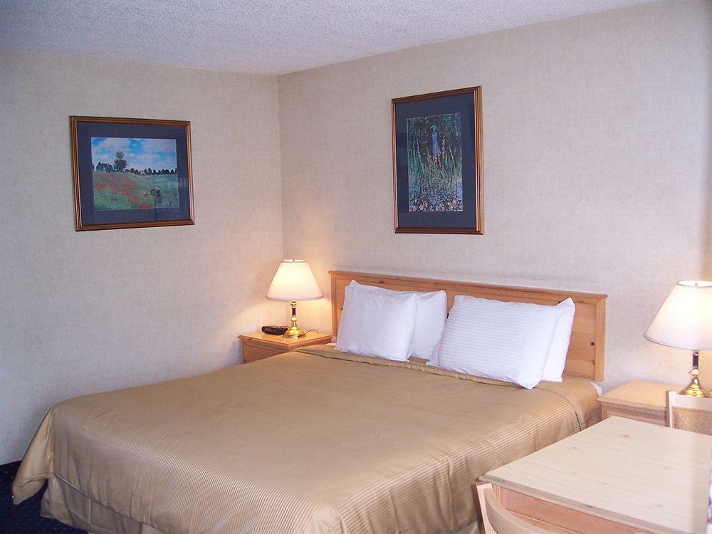Econo Lodge Inn & Suites Central Medford Exterior photo