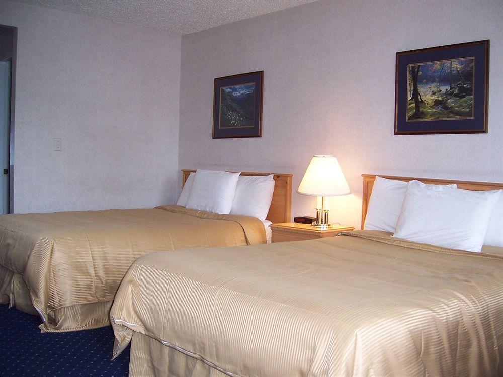 Econo Lodge Inn & Suites Central Medford Exterior photo